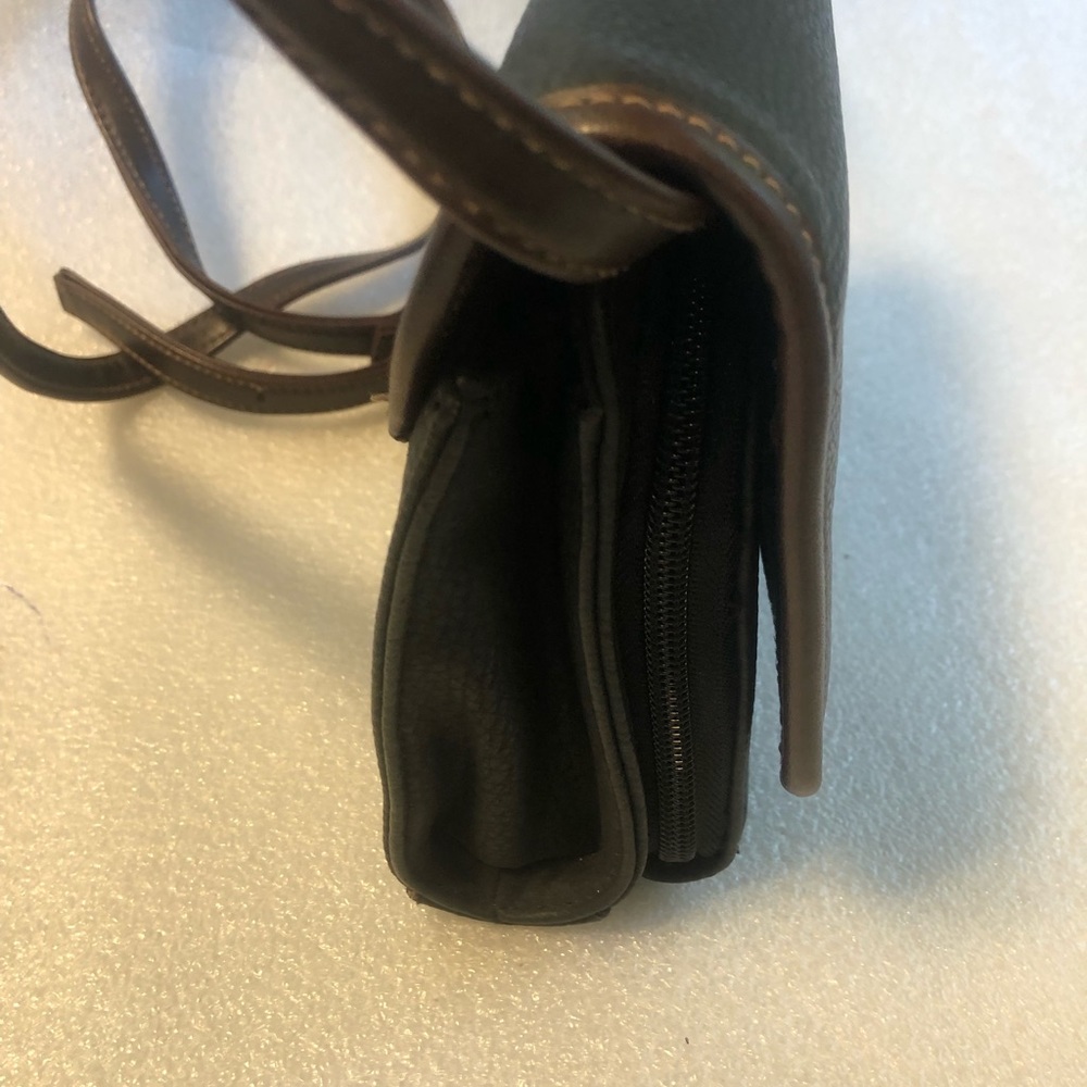 Cherokee Brown leather cross body purse - Picture 3 of 16